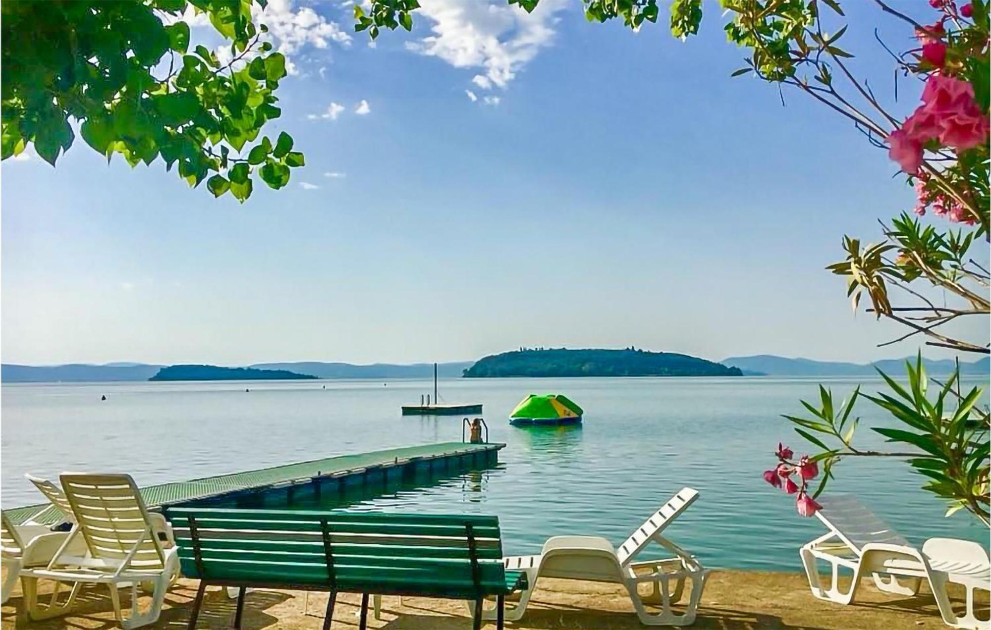 Villa Gorgeous Stacaravan In Tuoro Sul Trasimeno Extérieur photo